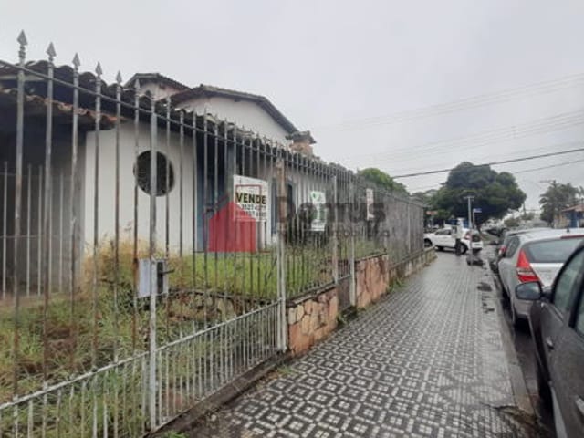 Casa com 354m², à venda, no bairro Centro em Pindamonhangaba