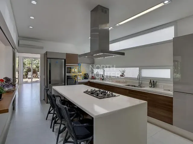 Casa com 300m² 3 quartos e 6 banheiros, à venda, no bairro Jurerê Internacional em Florianópolis