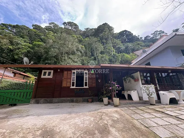 Casa com 1080m² 2 quartos e 4 banheiros, à venda, no bairro Carlos Guinle em Teresópolis