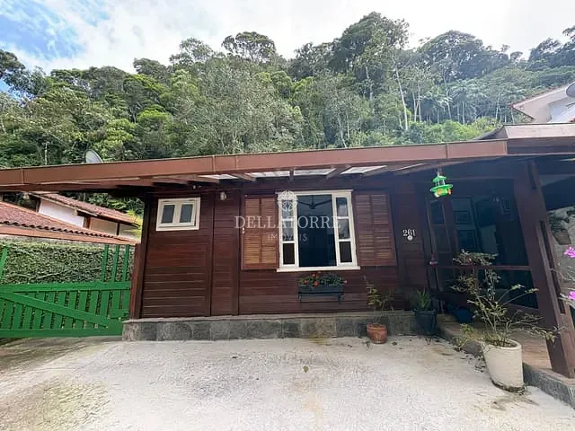 Casa com 1080m² 2 quartos e 4 banheiros, à venda, no bairro Carlos Guinle em Teresópolis