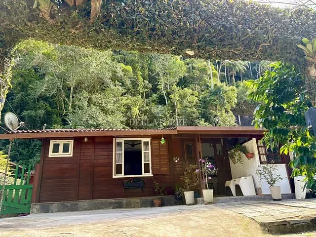 Casa com 1080m² 2 quartos e 4 banheiros, à venda, no bairro Carlos Guinle em Teresópolis
