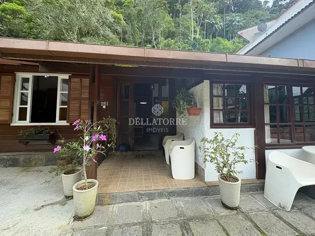 Casa com 1080m² 2 quartos e 4 banheiros, à venda, no bairro Carlos Guinle em Teresópolis