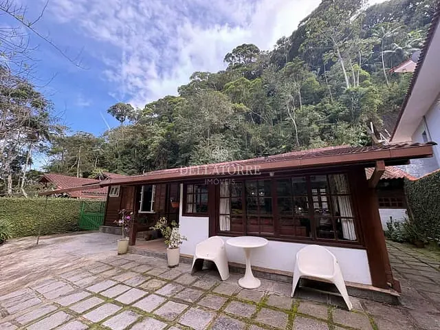 Casa com 1080m² 2 quartos e 4 banheiros, à venda, no bairro Carlos Guinle em Teresópolis