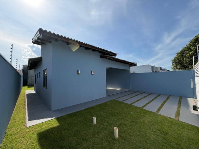 Casa 2 quartos e 1 banheiro, à venda, no bairro Jardim Bougainville em Sinop