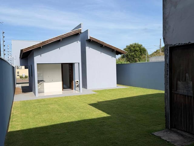 Casa 2 quartos e 1 banheiro, à venda, no bairro Jardim Bougainville em Sinop