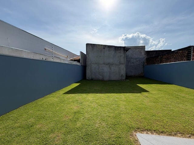 Casa 2 quartos e 1 banheiro, à venda, no bairro Jardim Bougainville em Sinop