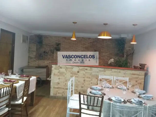 Casa com 300m² 2 quartos e 3 banheiros, à venda, no bairro Jardim Diamante em São José Dos Campos