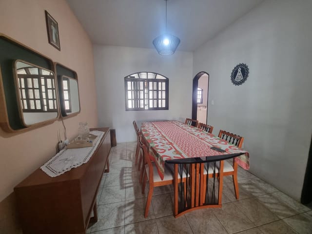 Casa com 300m² 5 quartos e 2 banheiros, à venda, no bairro Vila Santa Rita em Guaratinguetá