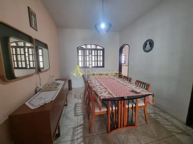 Casa com 300m² 5 quartos e 2 banheiros, à venda, no bairro Vila Santa Rita em Guaratinguetá