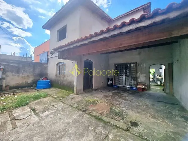 Casa com 300m² 5 quartos e 2 banheiros, à venda, no bairro Vila Santa Rita em Guaratinguetá