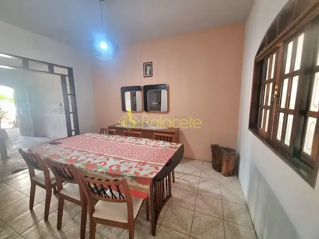 Casa com 300m² 5 quartos e 2 banheiros, à venda, no bairro Vila Santa Rita em Guaratinguetá
