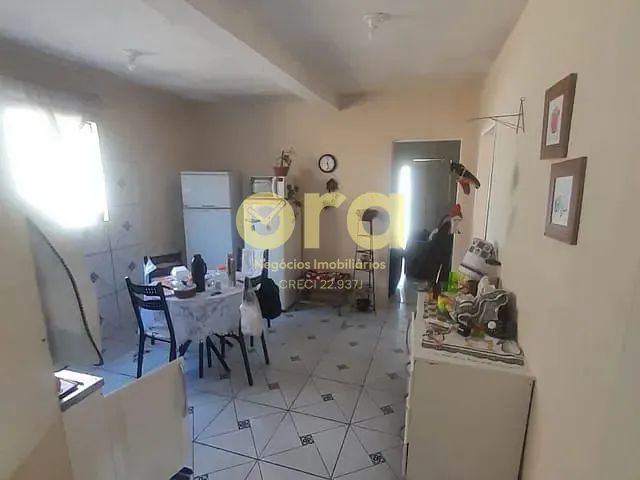 Casa com 300m² 2 quartos e 1 banheiro, à venda, no bairro Areal em Pelotas