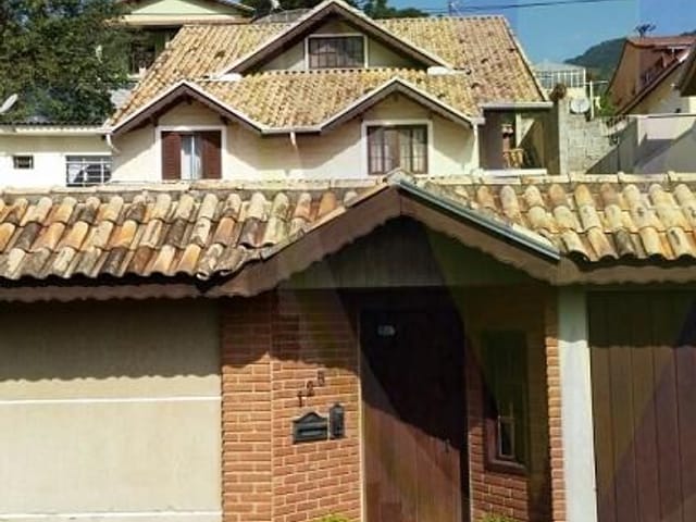 Casa com 250m², à venda, no bairro Morbidelli em Extrema