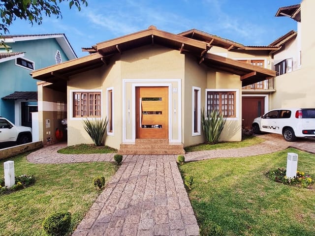 Casa com 300m² 3 quartos e 5 banheiros, para alugar, no bairro Orfãs em Ponta Grossa