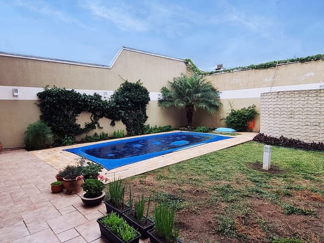 Casa com 300m² 3 quartos e 5 banheiros, para alugar, no bairro Orfãs em Ponta Grossa