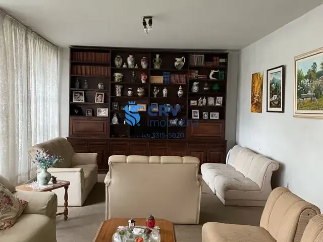 Casa com 525m² 4 quartos e 3 banheiros, à venda, no bairro Centro em Londrina