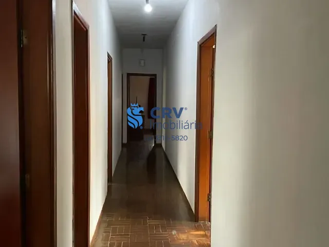 Casa com 525m² 4 quartos e 3 banheiros, à venda, no bairro Centro em Londrina