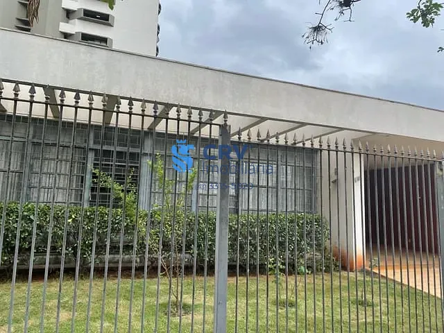 Casa com 525m² 4 quartos e 3 banheiros, à venda, no bairro Centro em Londrina