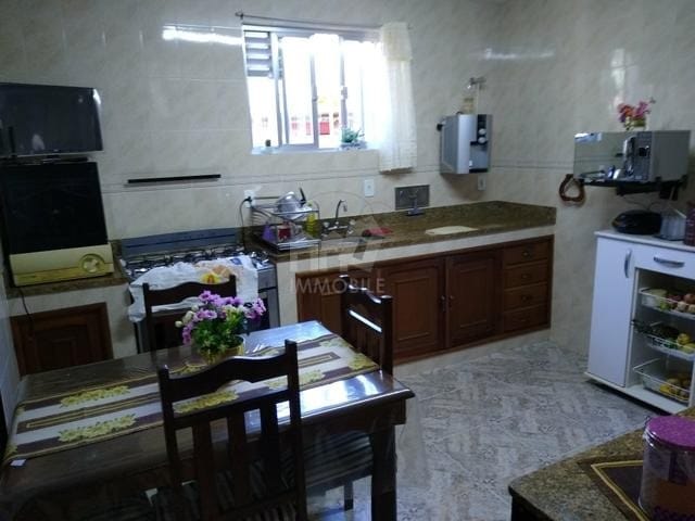 Casa com 250m², à venda, no bairro Valparaíso em Petrópolis