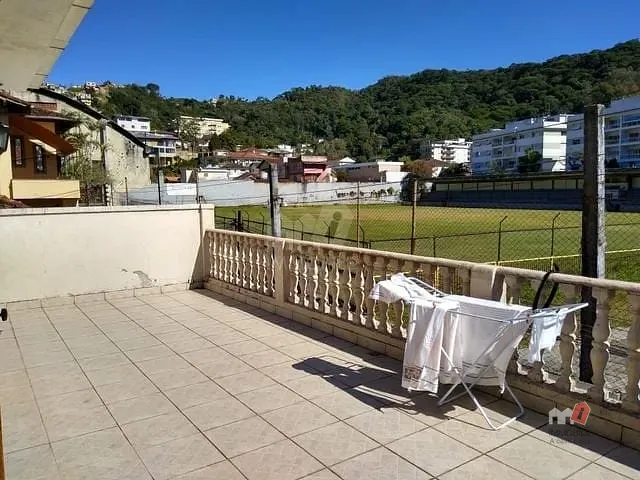 Casa com 250m², à venda, no bairro Valparaíso em Petrópolis