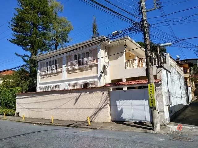 Casa com 250m², à venda, no bairro Valparaíso em Petrópolis