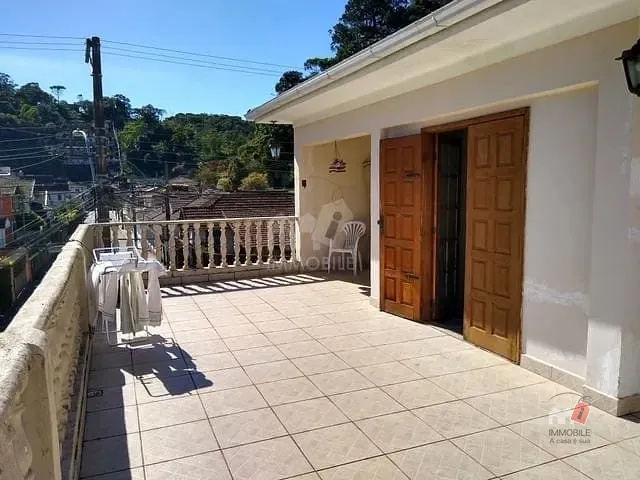 Casa com 250m², à venda, no bairro Valparaíso em Petrópolis