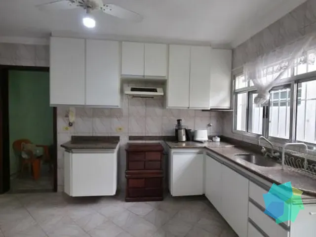 Casa com 250m² 3 quartos e 3 banheiros, para alugar, no bairro Loteamento Terras de São Pedro e São Paulo em Salto