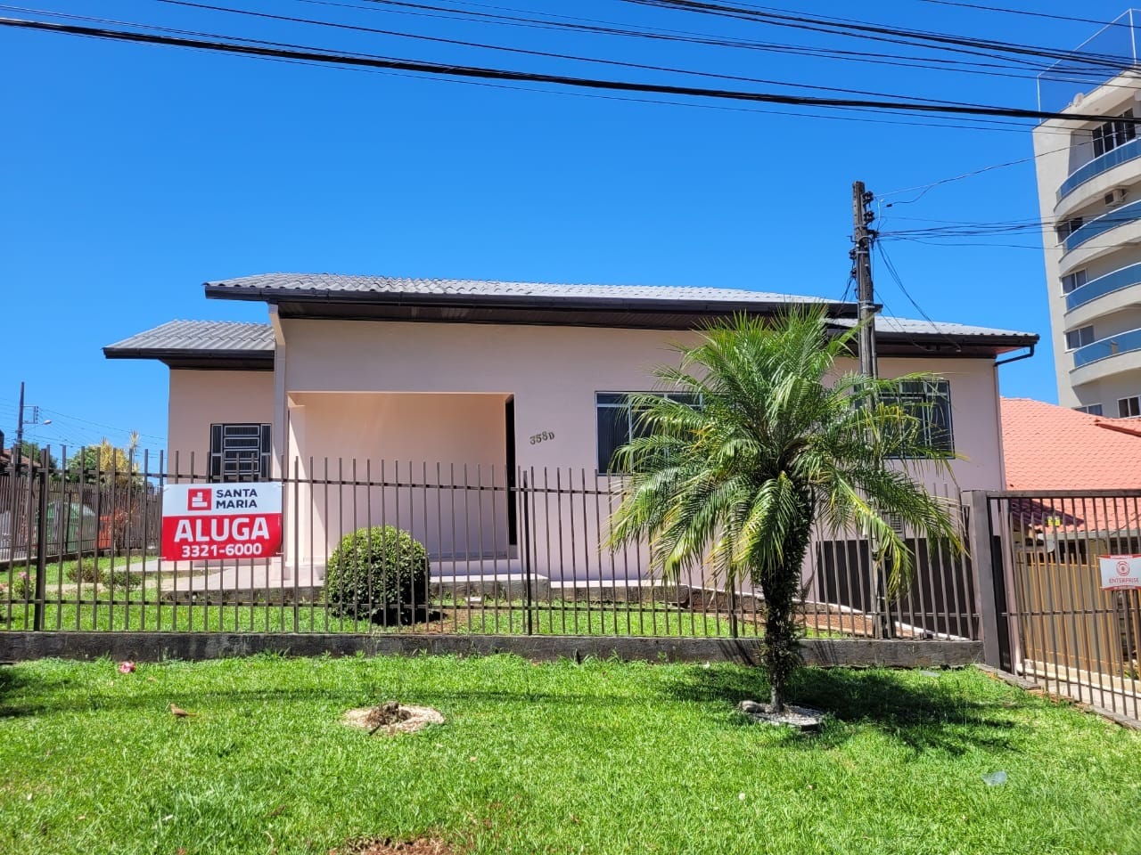 Casa para alugar com 3 dormitórios, 1 banheiro, 1 vaga de garagem e 150m² de área privativa no bairro São Cristóvão