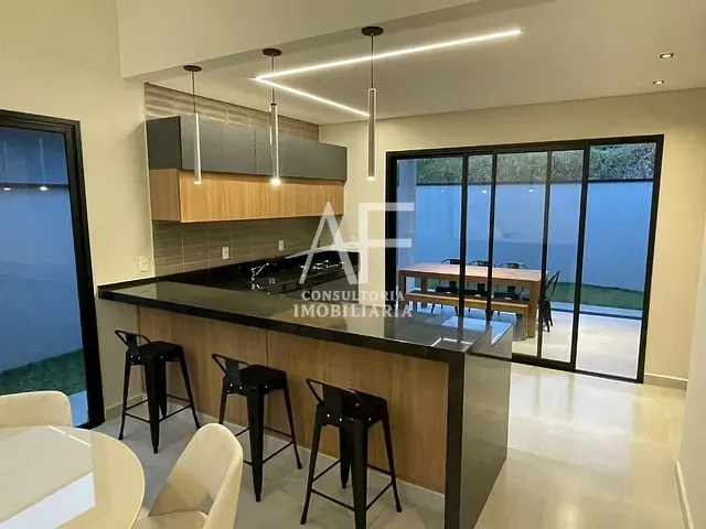 Casa com 300m² 3 quartos e 5 banheiros, à venda, no bairro Itapecerica em Taubaté