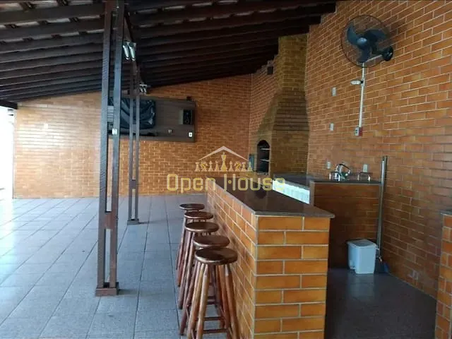 Casa com 561m², à venda, no bairro Laranjal em Volta Redonda