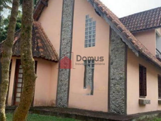 Casa com 2036m², à venda, no bairro Parque Lago Azul em Pindamonhangaba