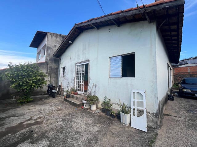 Casa com 250m² 2 quartos e 1 banheiro, à venda, no bairro Parque Valença I em Campinas