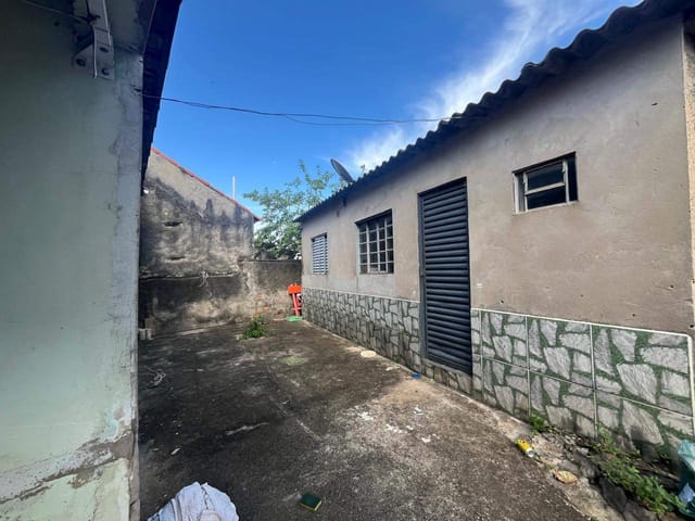 Casa com 250m² 2 quartos e 1 banheiro, à venda, no bairro Parque Valença I em Campinas