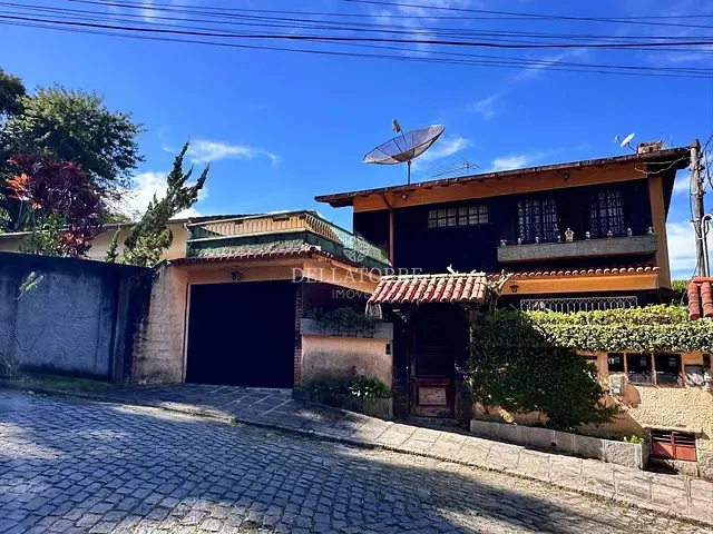 Casa 4 quartos e 5 banheiros, à venda, no bairro Parque do Ingá em Teresópolis