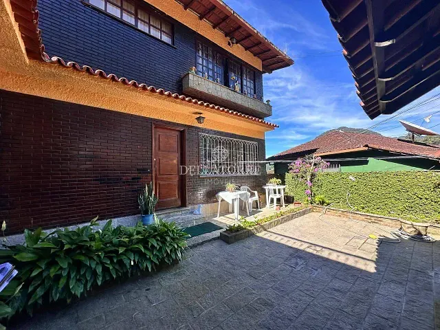 Casa 4 quartos e 5 banheiros, à venda, no bairro Parque do Ingá em Teresópolis