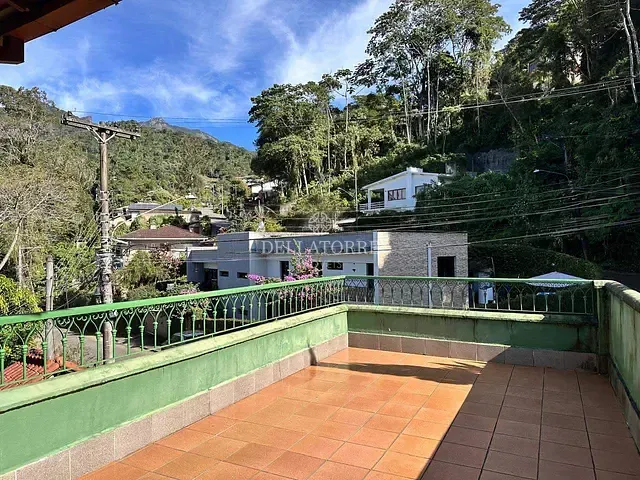 Casa 4 quartos e 5 banheiros, à venda, no bairro Parque do Ingá em Teresópolis