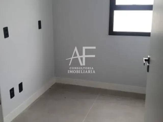 Casa com 360m², à venda, no bairro Jardim Marlene Miranda em Taubaté