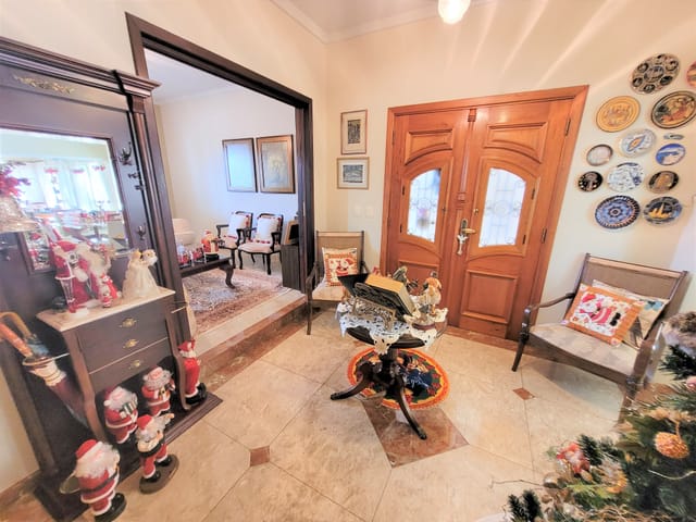 Casa com 462m² 3 quartos e 3 banheiros, à venda, no bairro Jardim Carvalho em Ponta Grossa