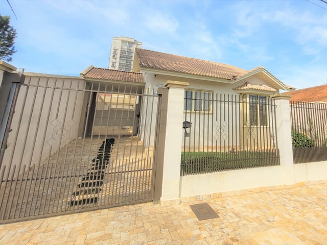 Casa com 462m² 3 quartos e 3 banheiros, à venda, no bairro Jardim Carvalho em Ponta Grossa