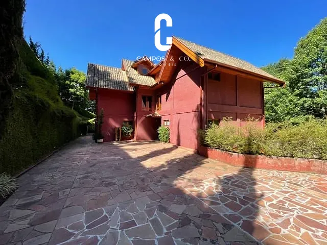 Casa com 2541m² 6 quartos e 10 banheiros, à venda, no bairro Manancial em Campos Do Jordão