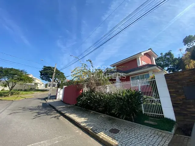Casa com 350m² 5 quartos e 5 banheiros, à venda, no bairro América em Joinville