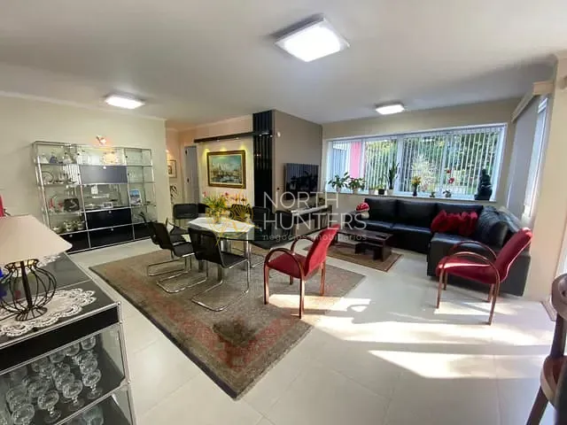 Casa com 350m² 5 quartos e 5 banheiros, à venda, no bairro América em Joinville