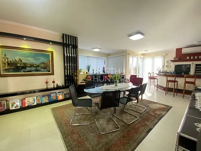 Casa com 350m² 5 quartos e 5 banheiros, à venda, no bairro América em Joinville