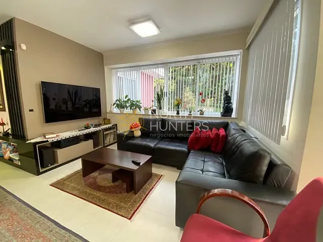 Casa com 350m² 5 quartos e 5 banheiros, à venda, no bairro América em Joinville