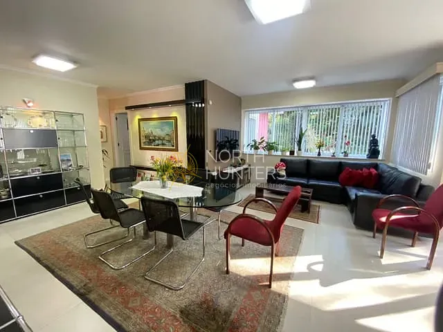 Casa com 350m² 5 quartos e 5 banheiros, à venda, no bairro América em Joinville