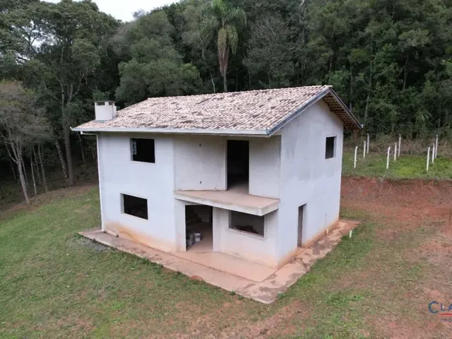 Casa 4 quartos e 3 banheiros, à venda, no bairro Bugre em Balsa Nova