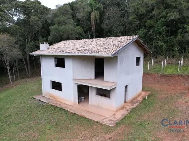 Casa 4 quartos e 3 banheiros, à venda, no bairro Bugre em Balsa Nova