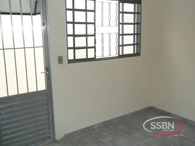Casa 2 quartos e 1 banheiro, para alugar, no bairro Jardim Capuava em Nova Odessa