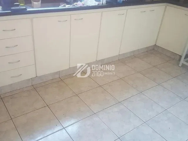 Casa com 250m² 3 quartos e 2 banheiros, à venda, no bairro Parque das Gameleiras em Uberaba