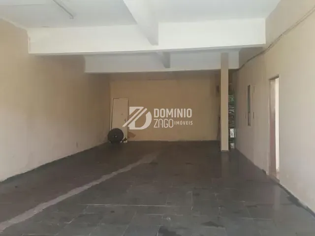 Casa com 250m² 3 quartos e 2 banheiros, à venda, no bairro Parque das Gameleiras em Uberaba